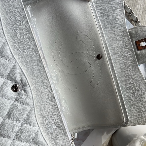 Chanel White Caviar Quilted Jumbo Classic Double Flap Bag - Picture 6 of 14